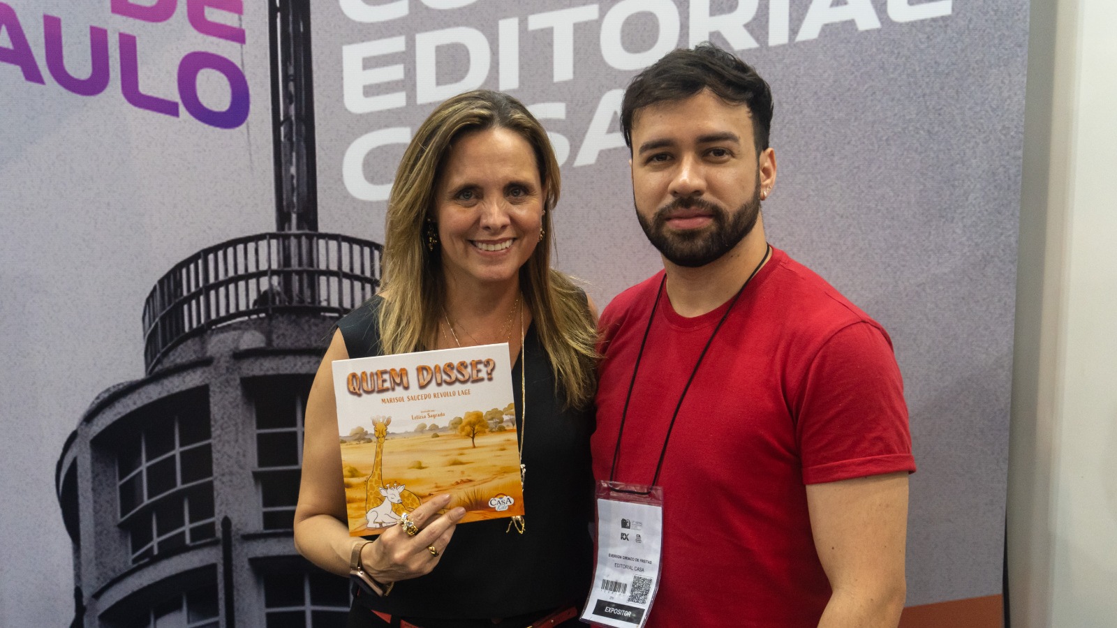 Autora e representante do Grupo Editorial Casa com o livro Quem Disse? na 27ª Bienal Internacional do Livro